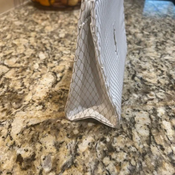 Yves Saint Laurent YSL Beaute Pouch white & gold faux leather Case toiletry Bag - Picture 3 of 6